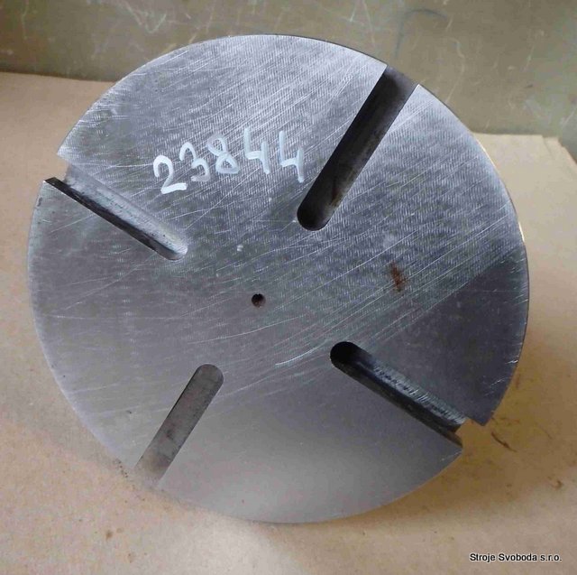 Příruba pro sklíčidlo - lícní deska 160mm - BN 102  (23844 (3).jpg)